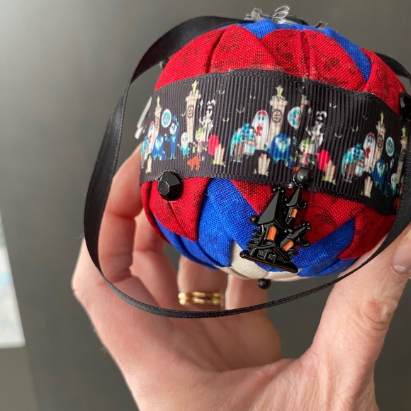 Hand crafted, Disney haunted mansion quilt look solid ornament with gift box - Picture 5 of 9